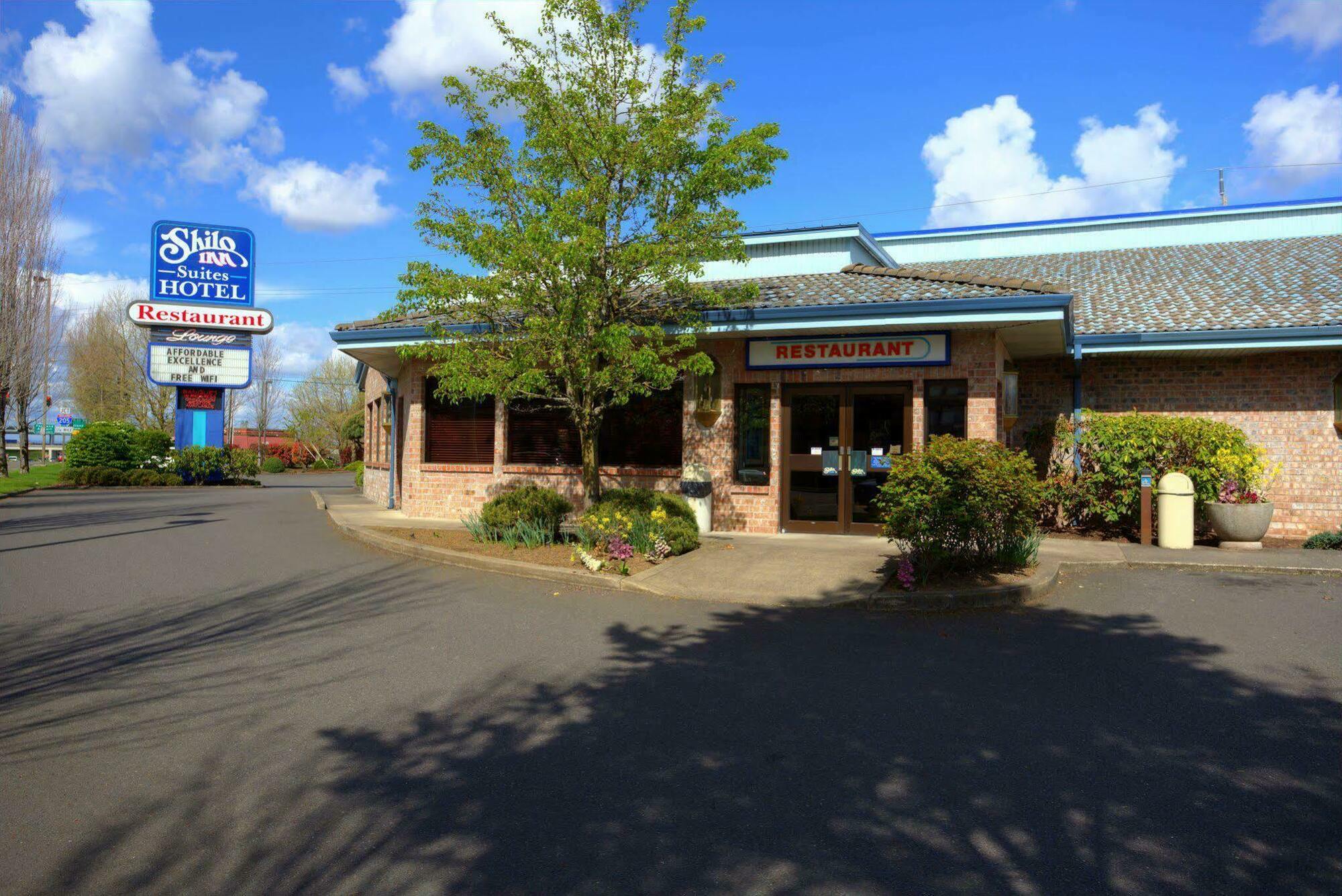 Shilo Inn Portland Airport Exterior photo